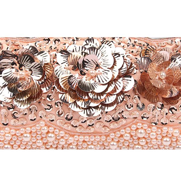 Abendtasche mit Perlen und Pailletten sowie Blumen