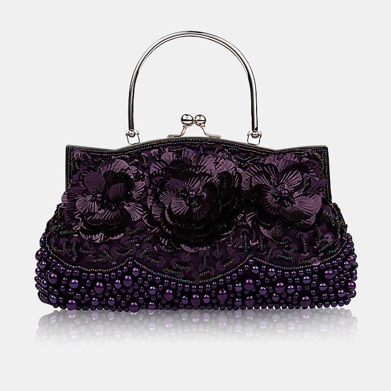 Abendtasche mit Perlen und Pailletten sowie Blumen