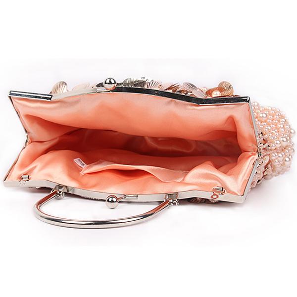 Abendtasche mit Perlen und Pailletten sowie Blumen