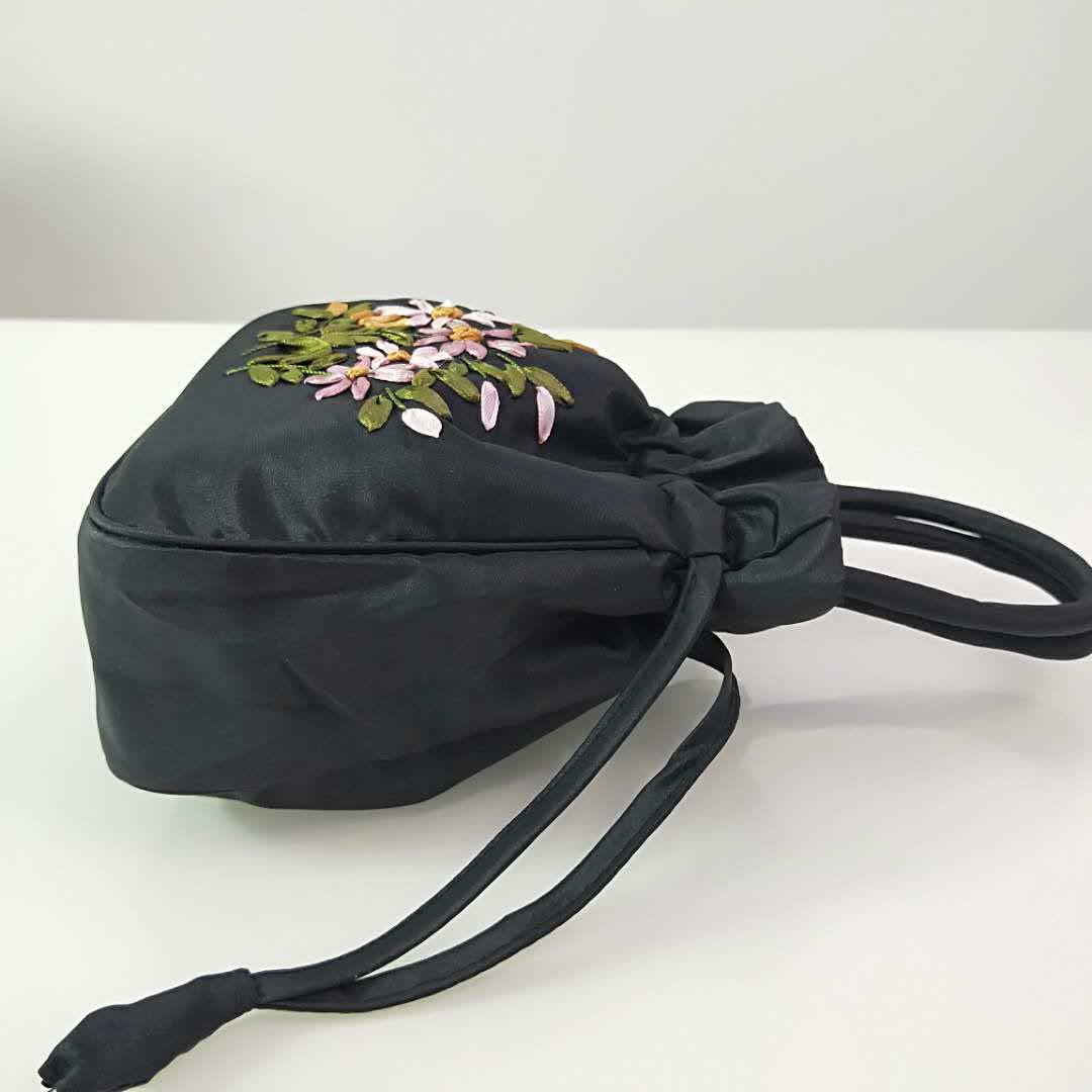Clutch mit Blumenmuster und Kordelzug, Beuteltasche, Handtasche, Partytasche