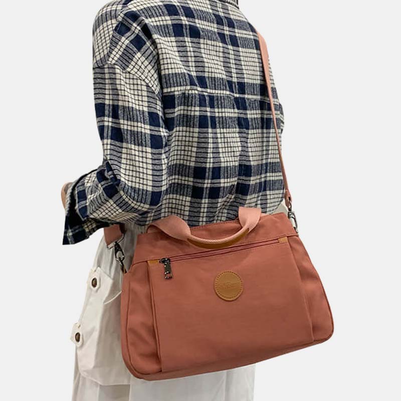 Umhängetasche mit großem Fassungsvermögen und mehreren Taschen