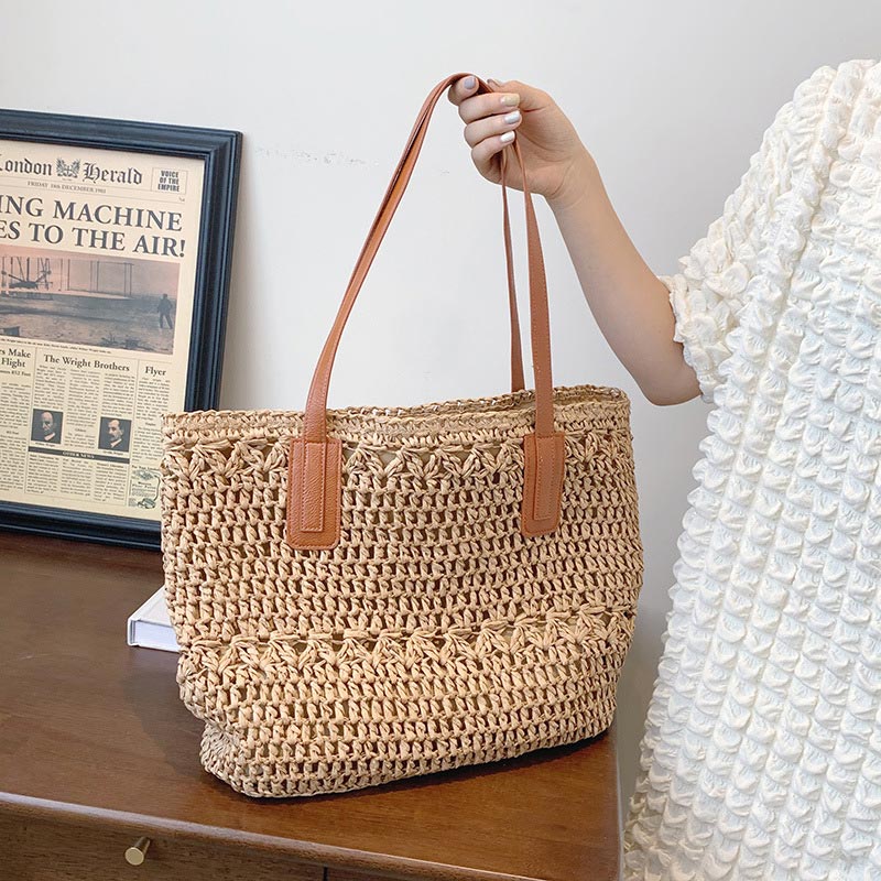 Leichte Sommerstrand-Handtasche aus gewebtem Stroh