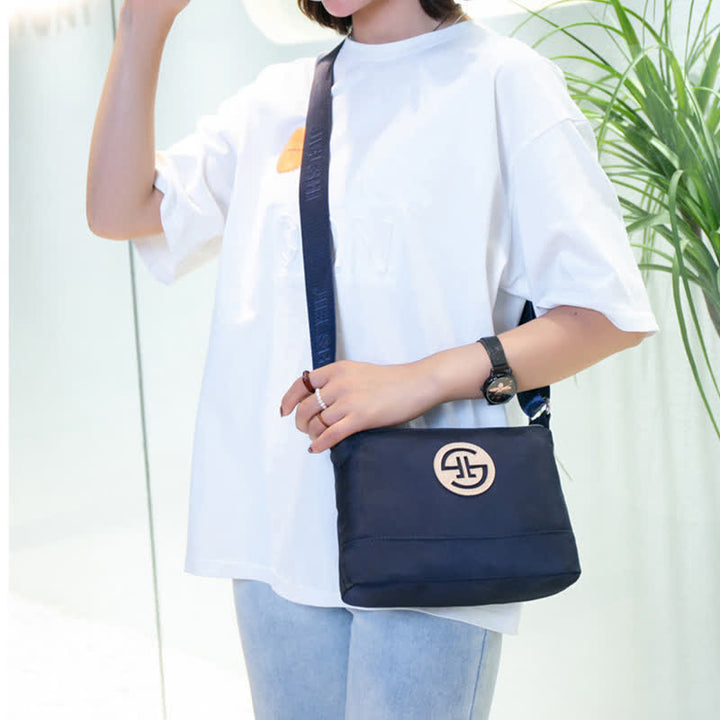 Kleine Umhängetasche mit dreifachem Reißverschluss, leichte, wasserdichte Nylon-Handtasche für Damen