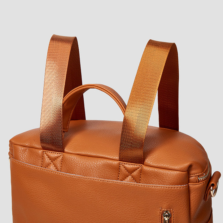 Multifunktionaler, umwandelbarer Rucksack aus braunem Leder für den Weekender
