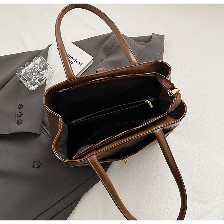 Frosted Commuter Tote Minimalistische Unterarmtasche aus einfarbigem Leder