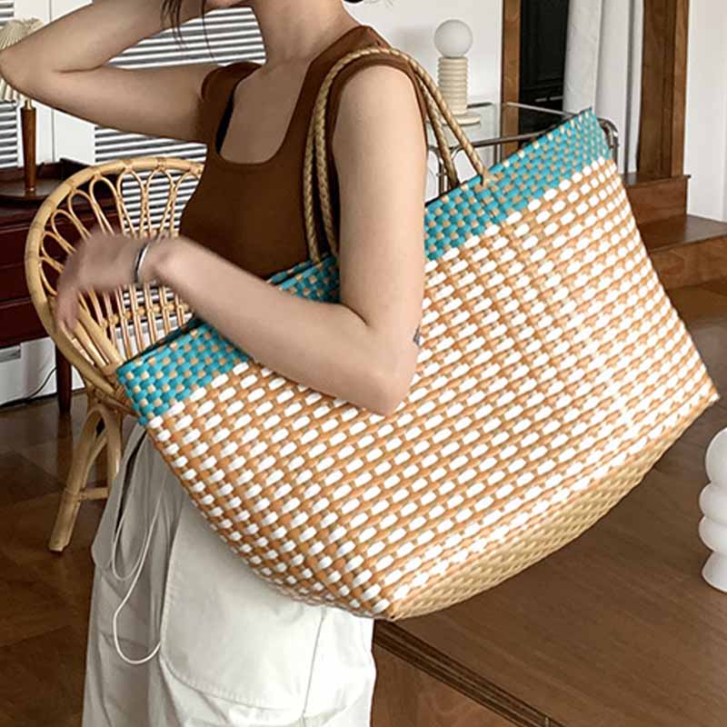Große Tragetasche für Damen, farblich passende Strandtasche aus Stroh