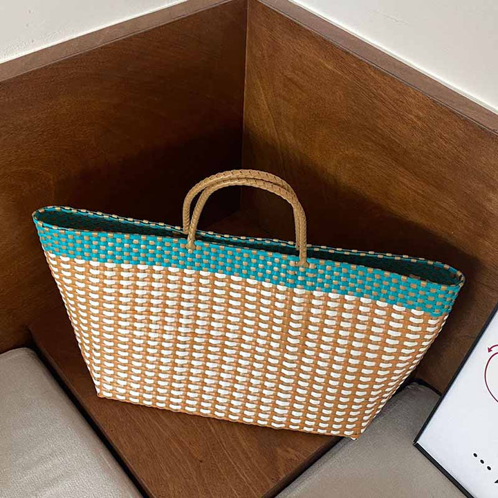 Große Tragetasche für Damen, farblich passende Strandtasche aus Stroh