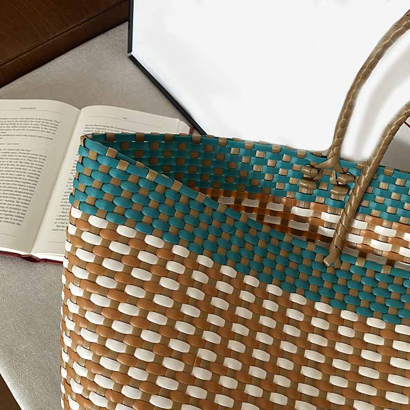 Große Tragetasche für Damen, farblich passende Strandtasche aus Stroh