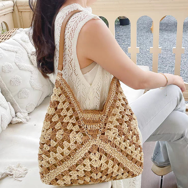Stroh-Umhängetasche für Damen, ausgehöhlte Urlaubs-/Strandtasche