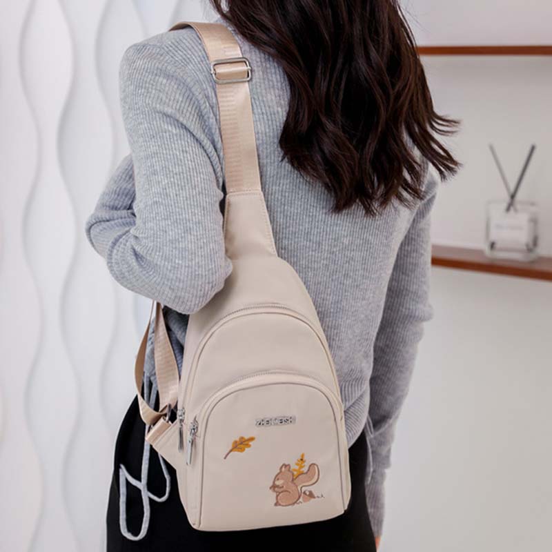 Brusttasche mit Cartoon-Eichhörnchen-Stickerei für Damen, Oxford-Umhängetasche