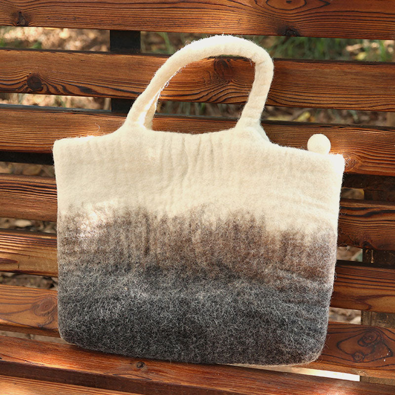 Natürliche, farblich passende Handtasche für Damen aus Wollfilz