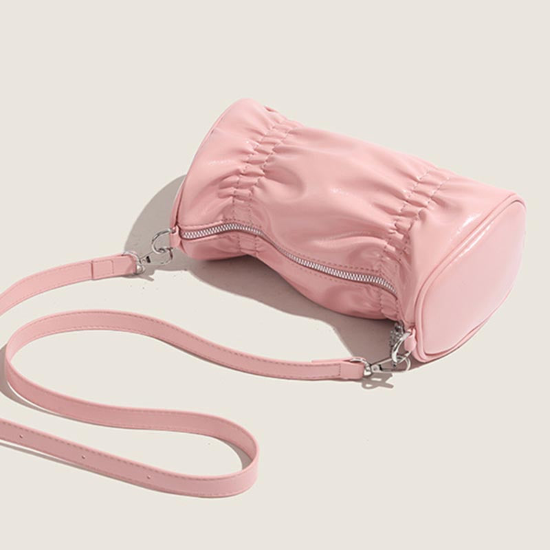 Horizontale, plissierte Umhängetasche aus einfarbigem Leder für Damen