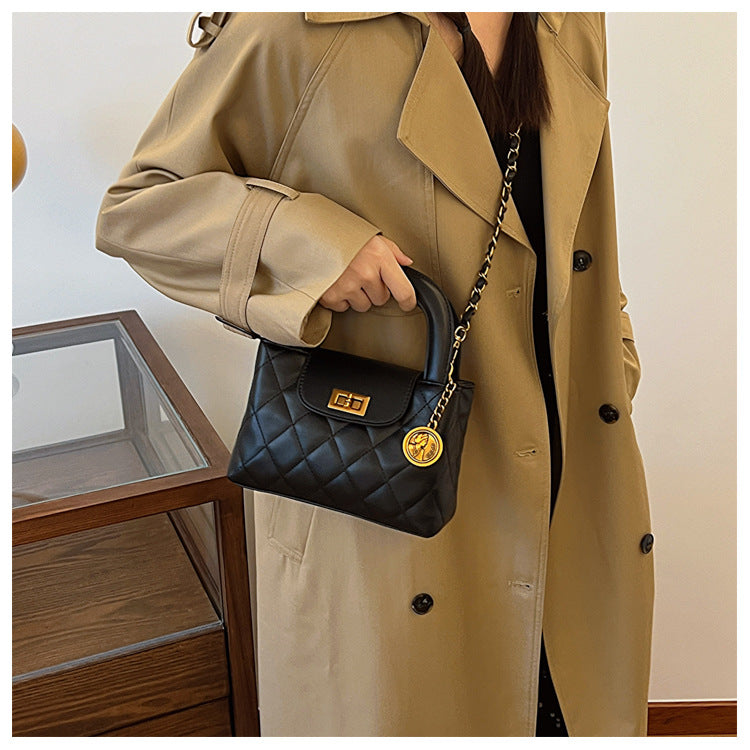 Elegante Umhängetasche aus veganem Leder mit Kette für Damen