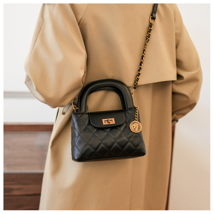 Elegante Umhängetasche aus veganem Leder mit Kette für Damen