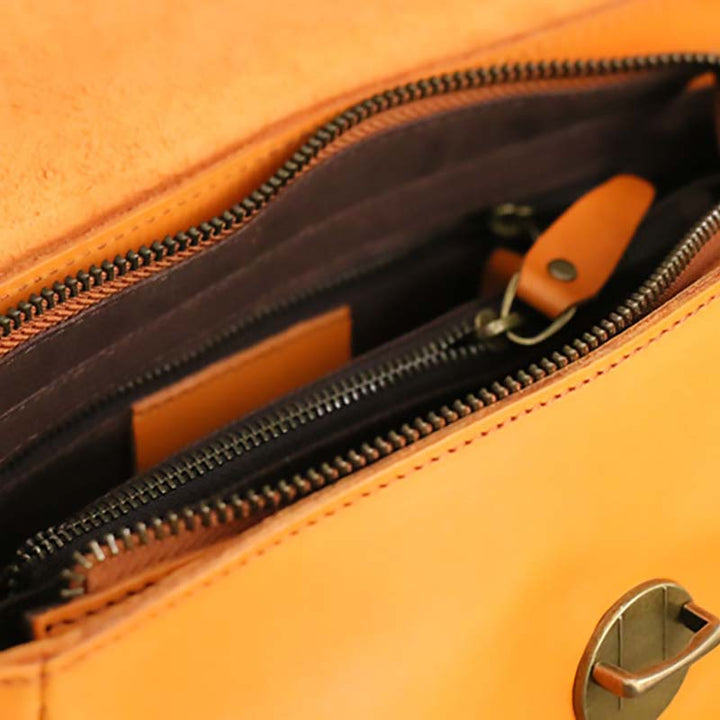 Kleine Umhängetasche aus weichem Leder für Damen mit zwei Schulterriemen