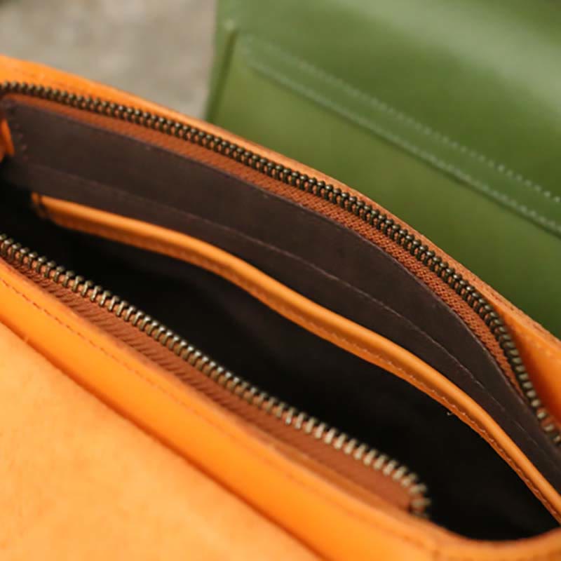 Kleine Umhängetasche aus weichem Leder für Damen mit zwei Schulterriemen