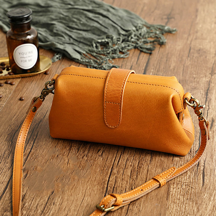 Retro-Handtasche aus echtem Leder mit einzigartiger Öffnung