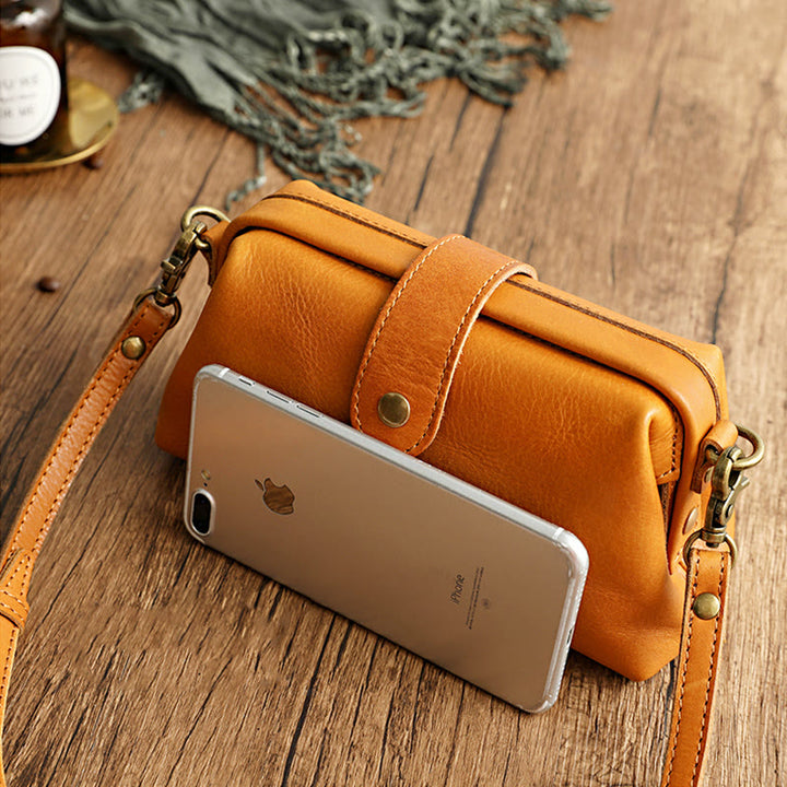 Retro-Handtasche aus echtem Leder mit einzigartiger Öffnung