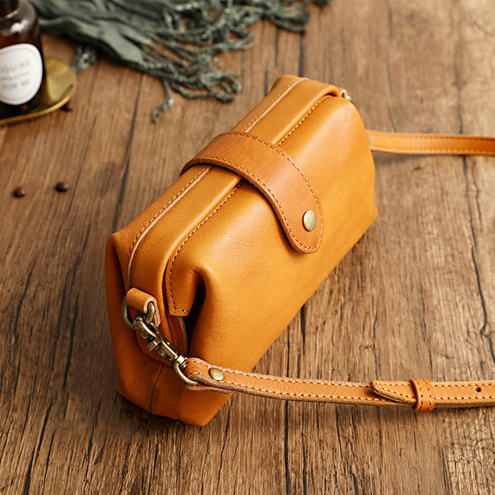 Retro-Handtasche aus echtem Leder mit einzigartiger Öffnung