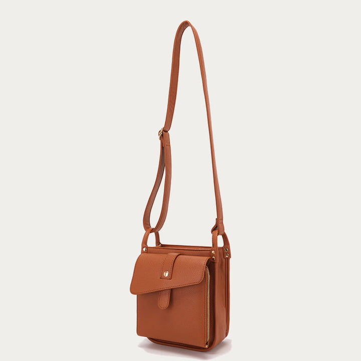 Kleine Umhängetasche aus weichem, gekrispeltem veganen Leder im Vintage-Stil mit mehreren Taschen
