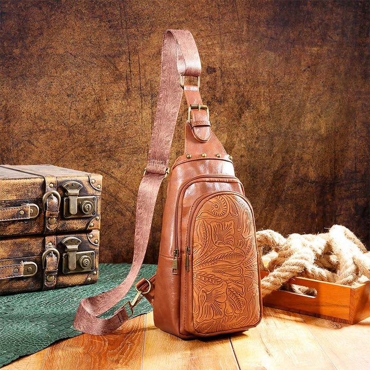 Schultertasche aus Kunstleder mit Nieten im Retro-Stil mit graviertem Muster