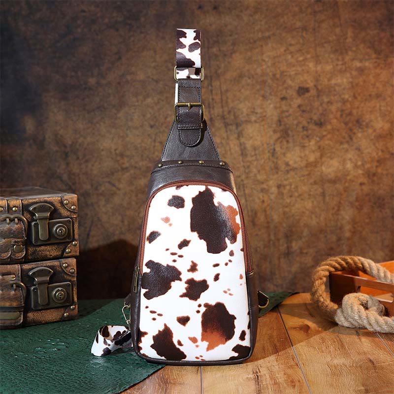 Schultertasche aus Kunstleder mit Nieten im Retro-Stil mit graviertem Muster
