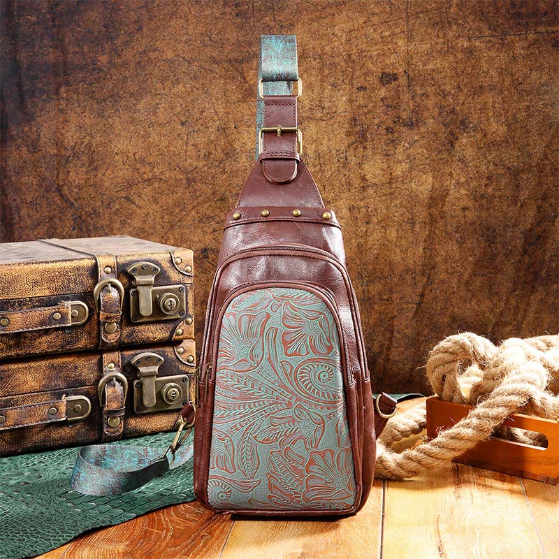 Schultertasche aus Kunstleder mit Nieten im Retro-Stil mit graviertem Muster