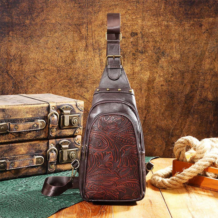 Schultertasche aus Kunstleder mit Nieten im Retro-Stil mit graviertem Muster
