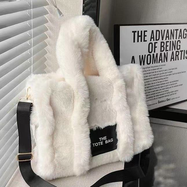 Solide Plüsch-Handtasche für den Winter, weiche Umhängetasche mit breiten Riemen