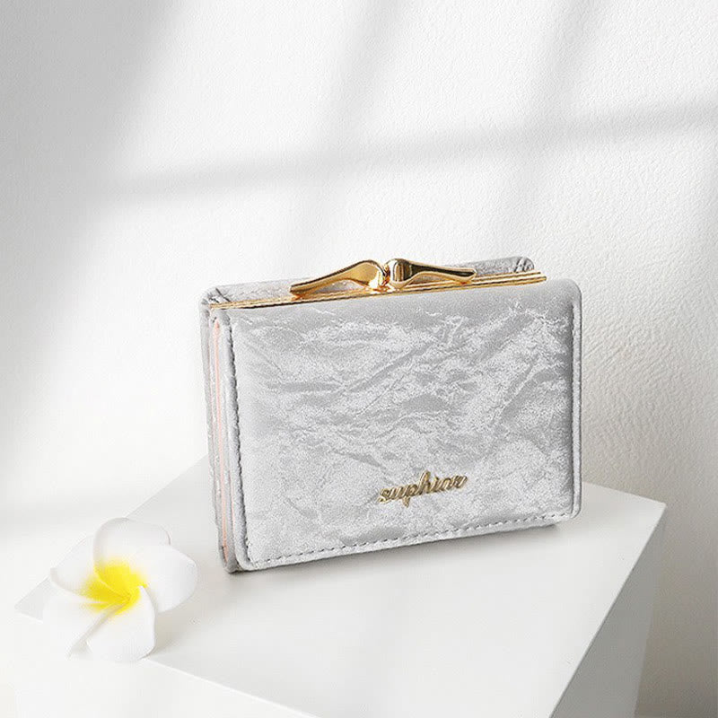 Kleine dreifach faltbare Geldbörse aus weichem Cord für Damen mit Kiss-Lock-Fach