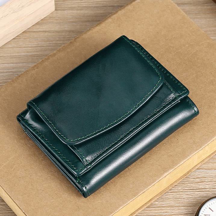 Kleine, kompakte RFID-blockierende Lederbrieftasche mit Airtag-Steckplatz