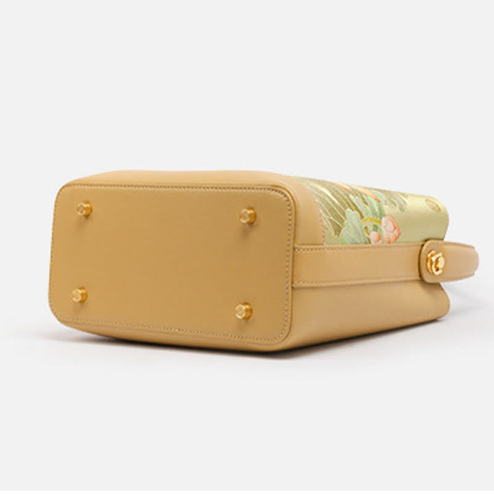 Elegante Handtasche aus Maulbeerseide mit Lotusstickerei, Leder 