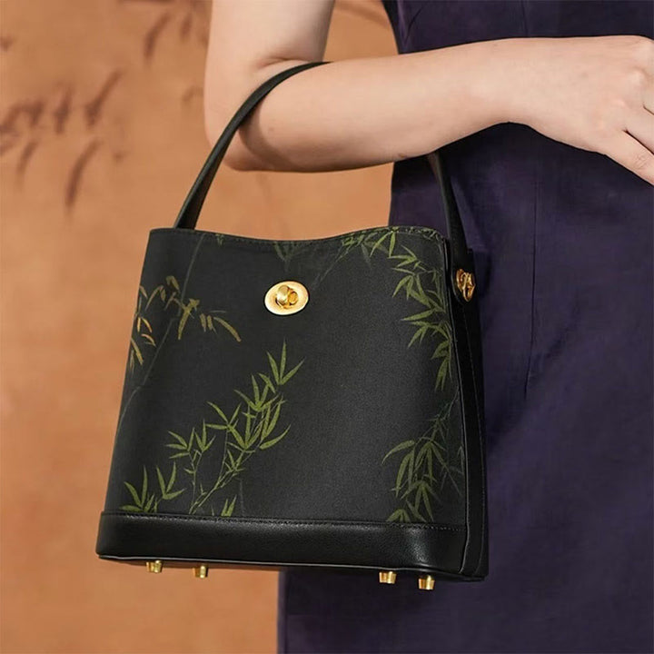 Elegante Handtasche aus Maulbeerseide mit Lotusstickerei, Leder 