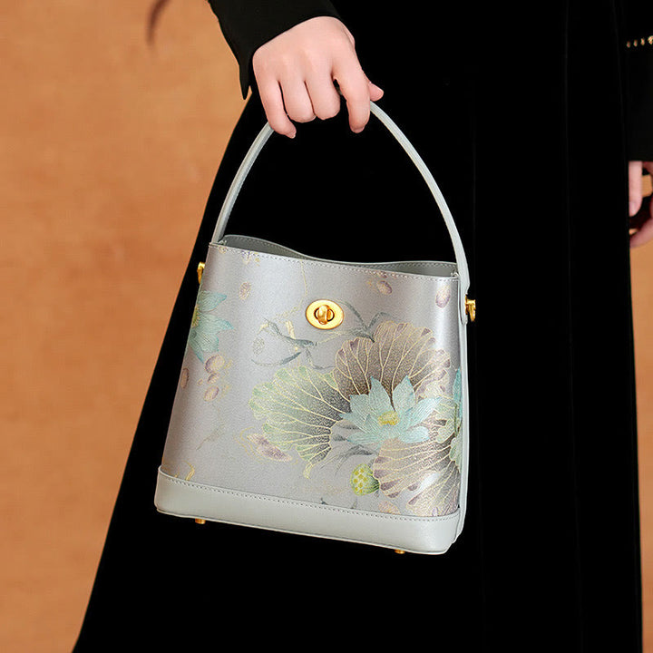 Elegante Handtasche aus Maulbeerseide mit Lotusstickerei, Leder 
