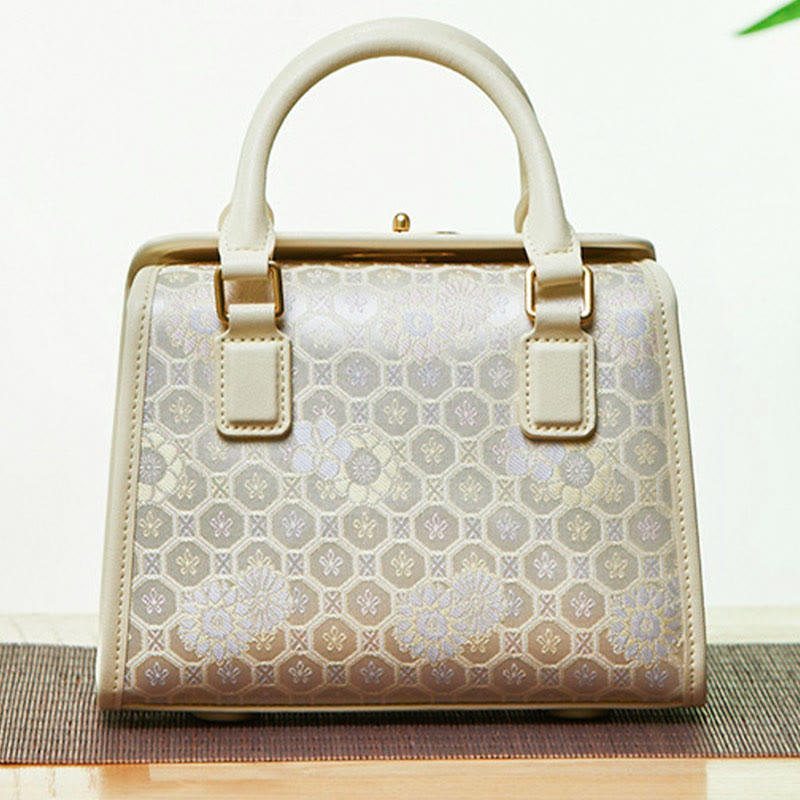 Kleine quadratische Tasche aus echtem Leder mit Stickerei