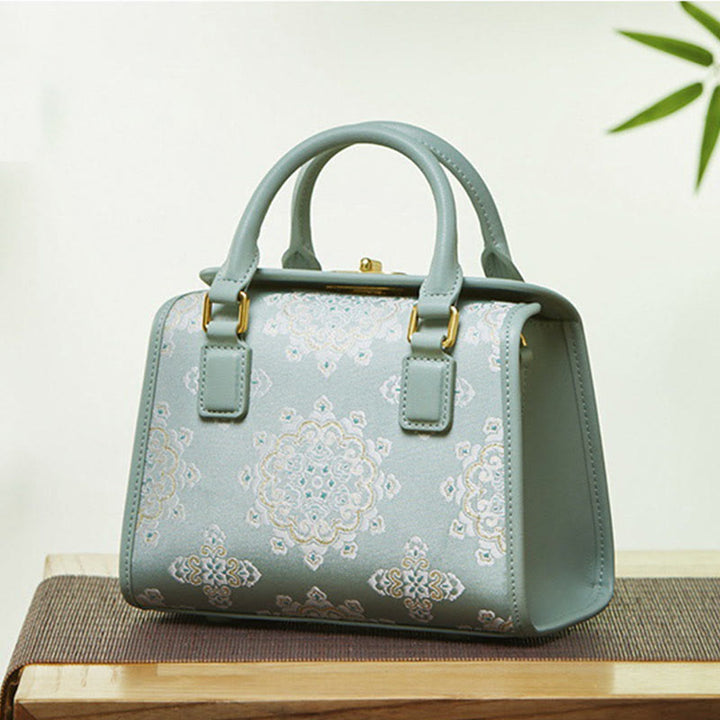 Kleine quadratische Tasche aus echtem Leder mit Stickerei