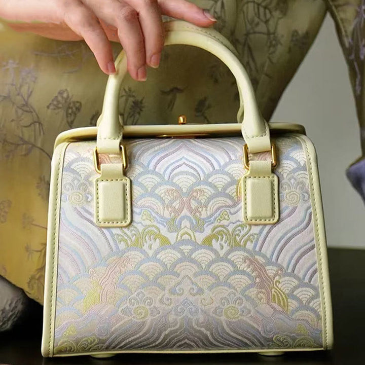 Kleine quadratische Tasche aus echtem Leder mit Stickerei