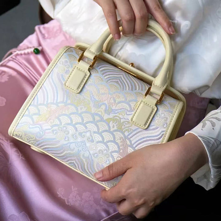 Kleine quadratische Tasche aus echtem Leder mit Stickerei