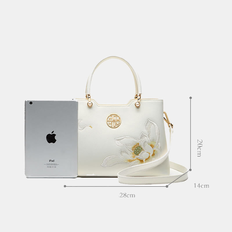 Handtasche aus perlmuttfarbenem, weißem Leder mit Lotusstickerei
