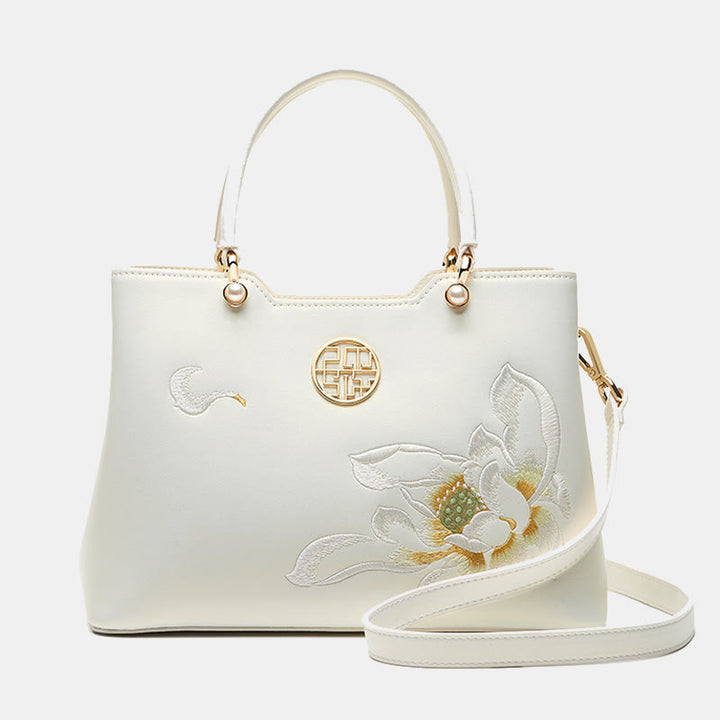 Handtasche aus perlmuttfarbenem, weißem Leder mit Lotusstickerei