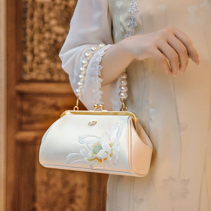 Abendtasche mit Perlenkette und Lotusstickerei