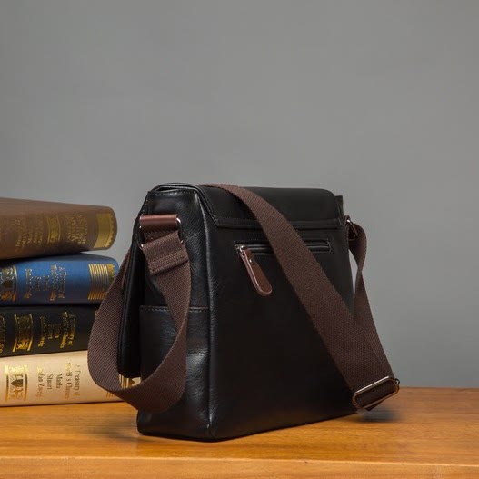 Messenger Bag für Herren, wasserdichte Schultertasche aus PU mit aufgesetzter Klappe
