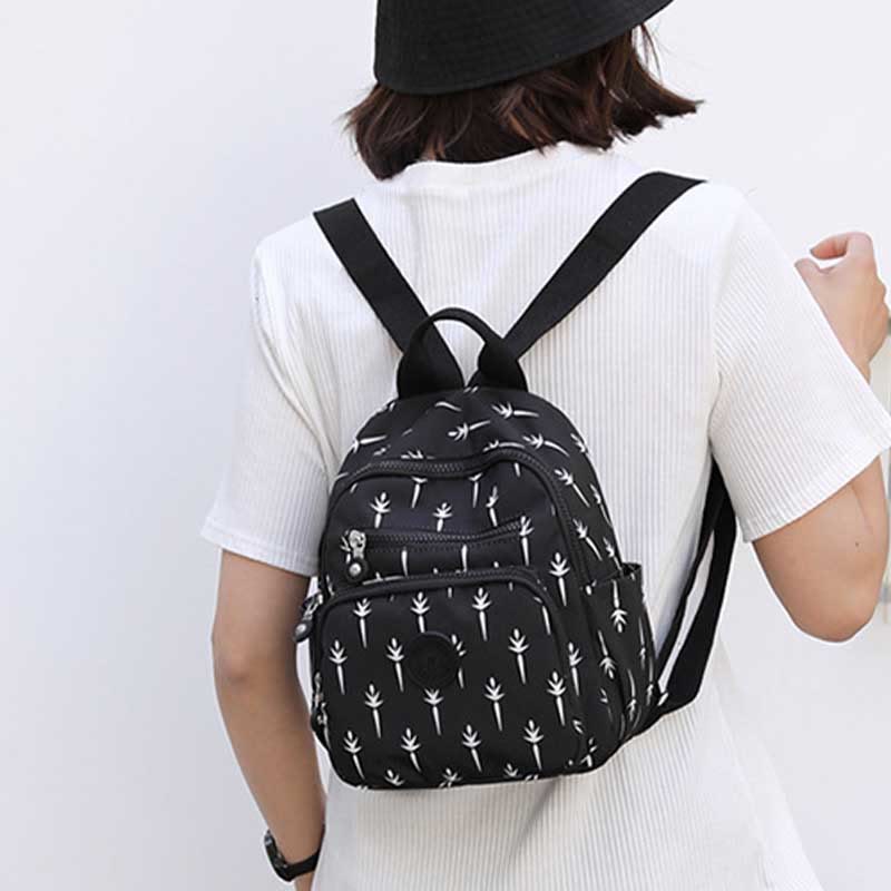 Leichter kompakter Reise-Rucksack für Frauen Funktionaler Mini-Rucksack