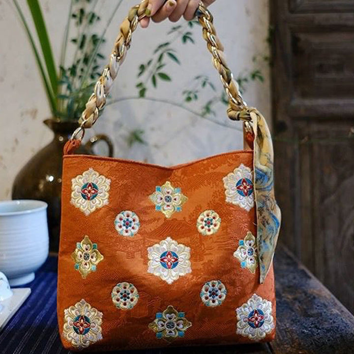Bestickte Blumenhandtasche für Damen, helle Farbe, weiche Unterarmtasche