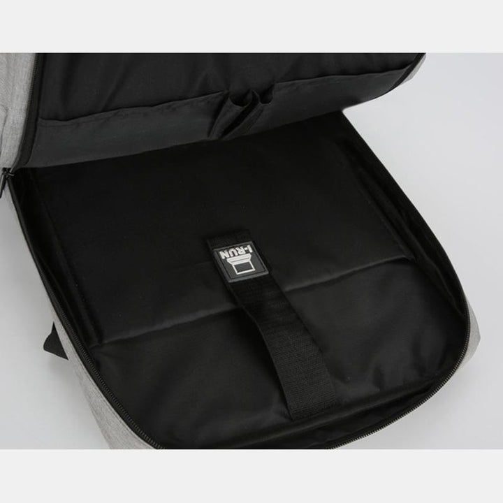 Wasserabweisender und diebstahlsicherer Reiserucksack