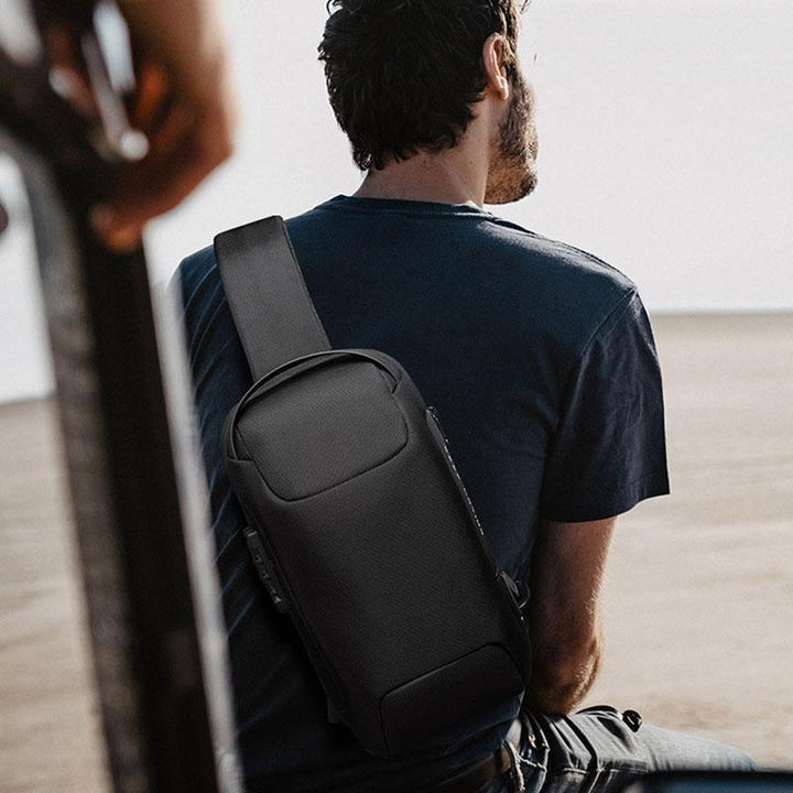 Wasserdichte Schultertasche mit USB-Ladeanschluss