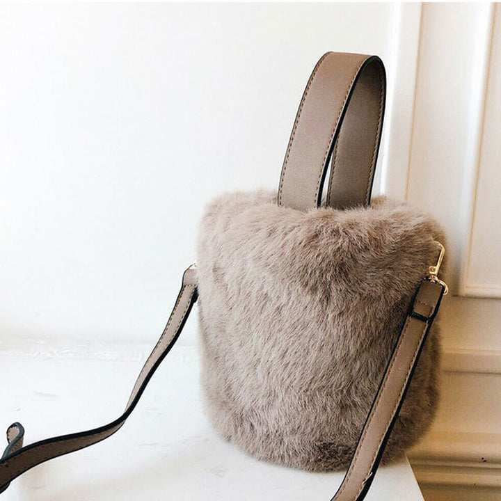 Handtasche mit Kordelzug für Damen, minimalistische Beuteltasche aus Kunstpelz