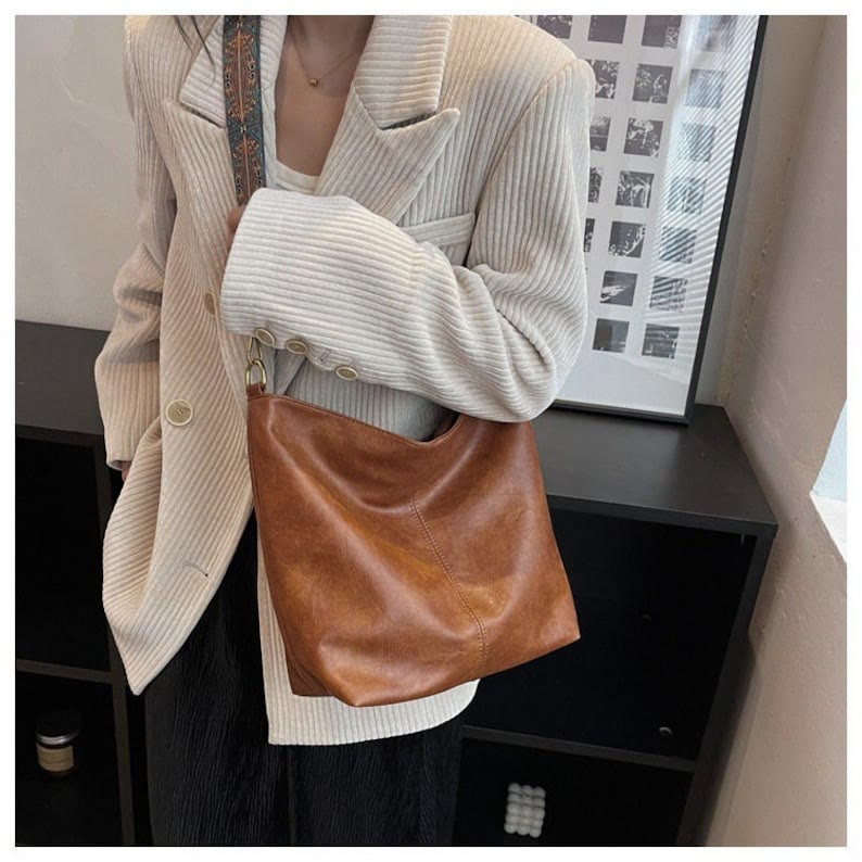 Retro-Umhängetasche für Damen mit breiten Riemen, raffinierte Tragetasche