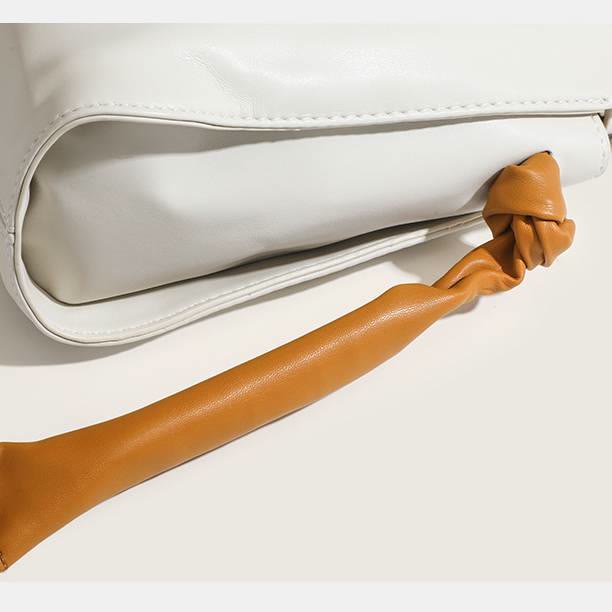 Elegante Umhängetasche für Damen aus weichem Leder mit Wolkenmuster