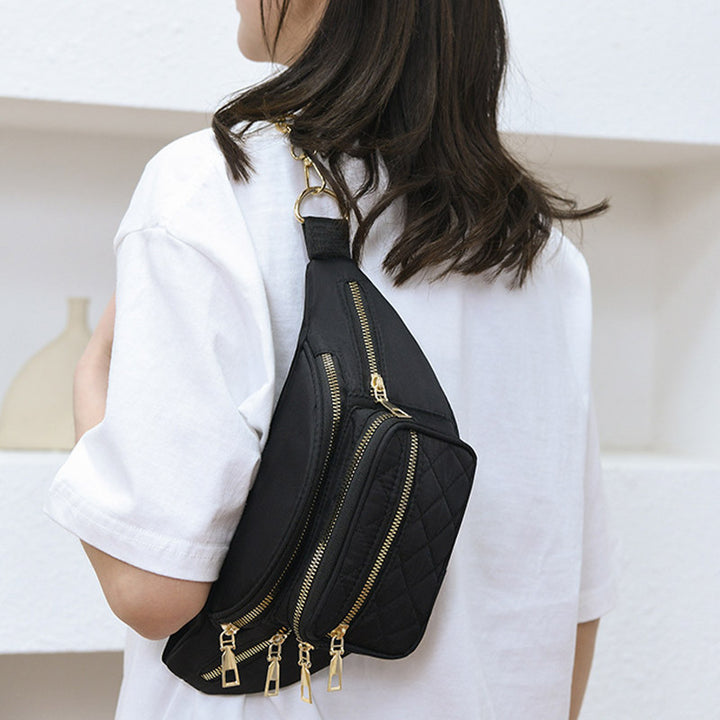 Leichte, funktionale Brust-Schultertasche für Damen mit Metallkettenriemen
